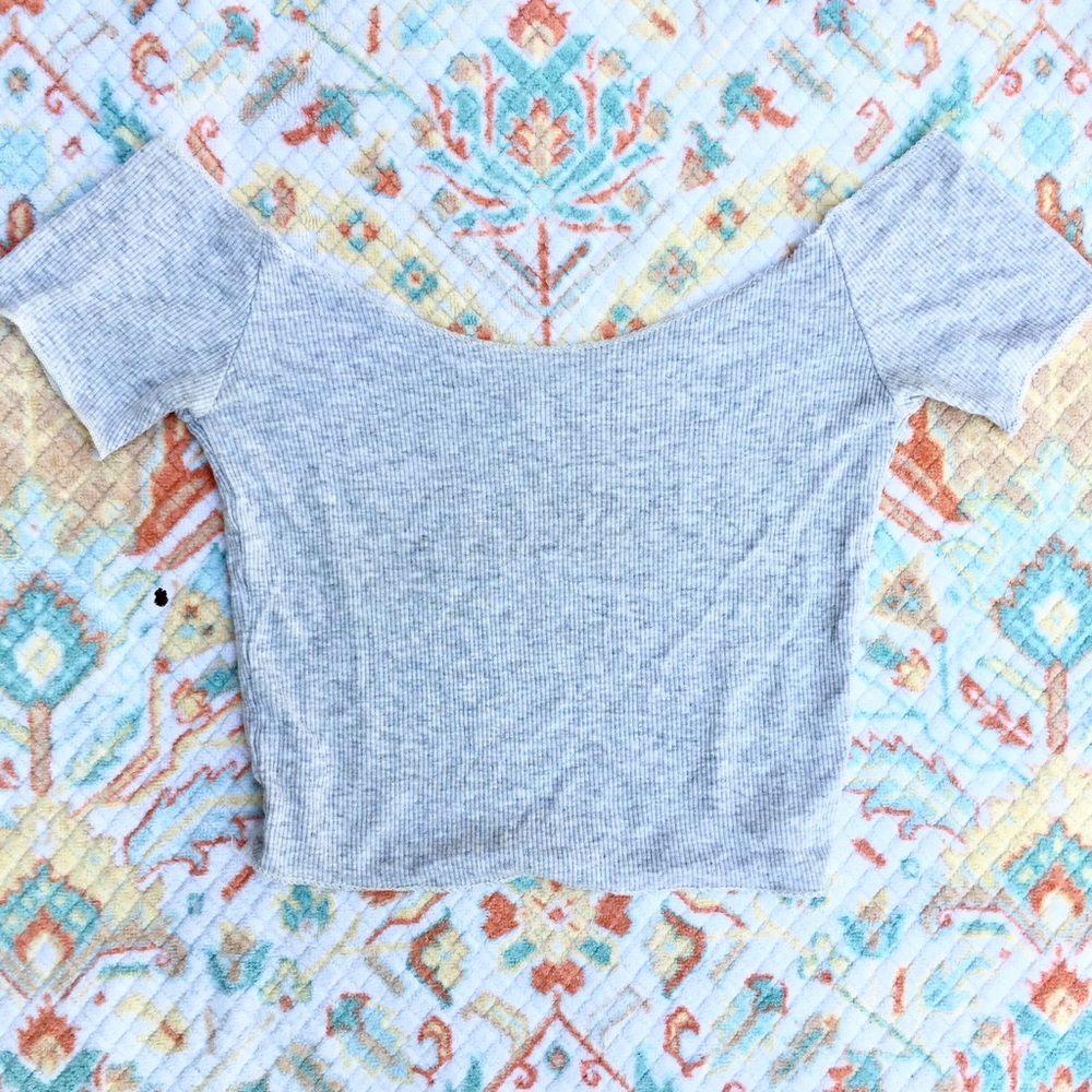 5 for $25! 💋Off the shoulder crop top